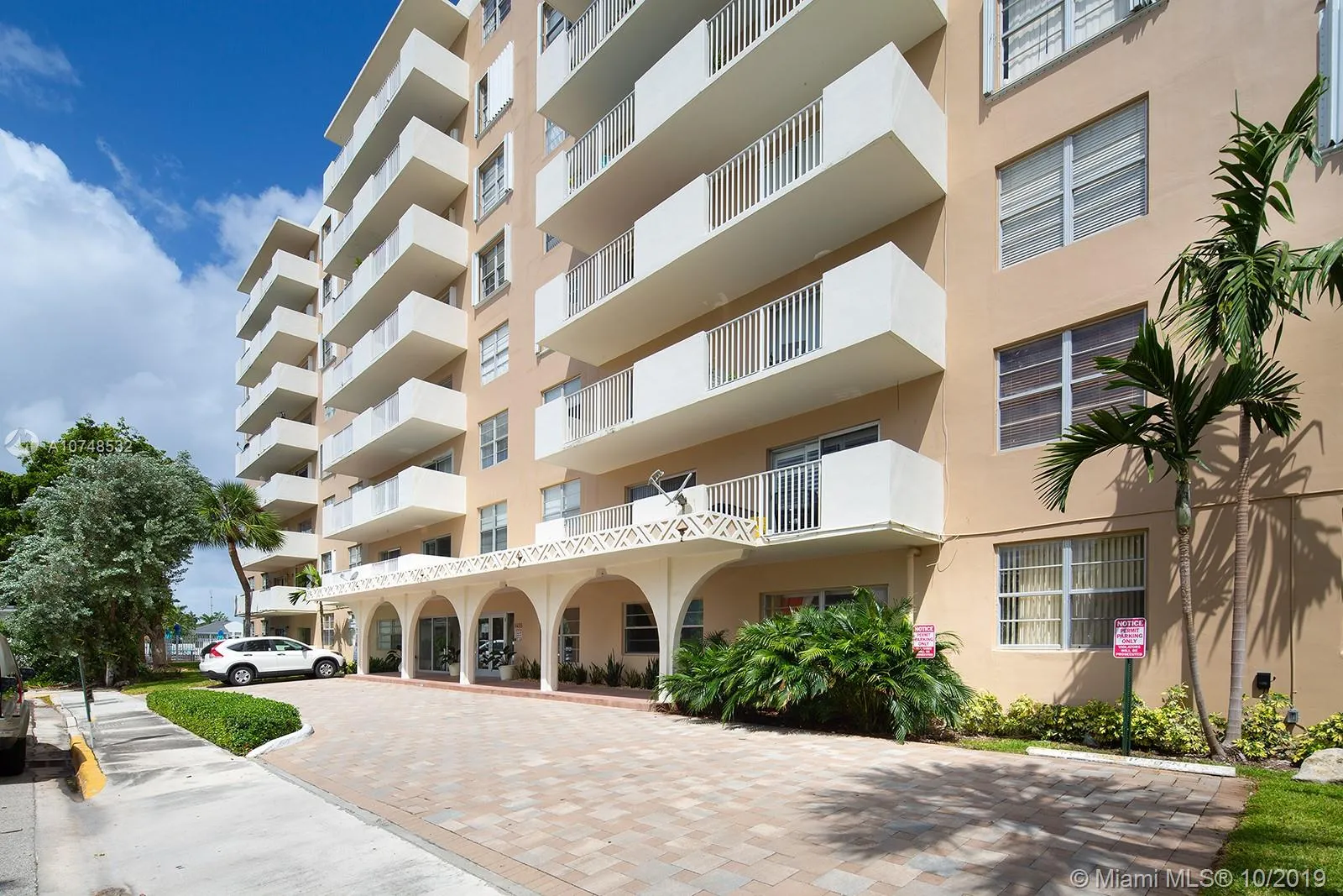 1 bedroom 1 bath for sale at 1455 N Treasure Dr # G, North Bay Village FL 33141