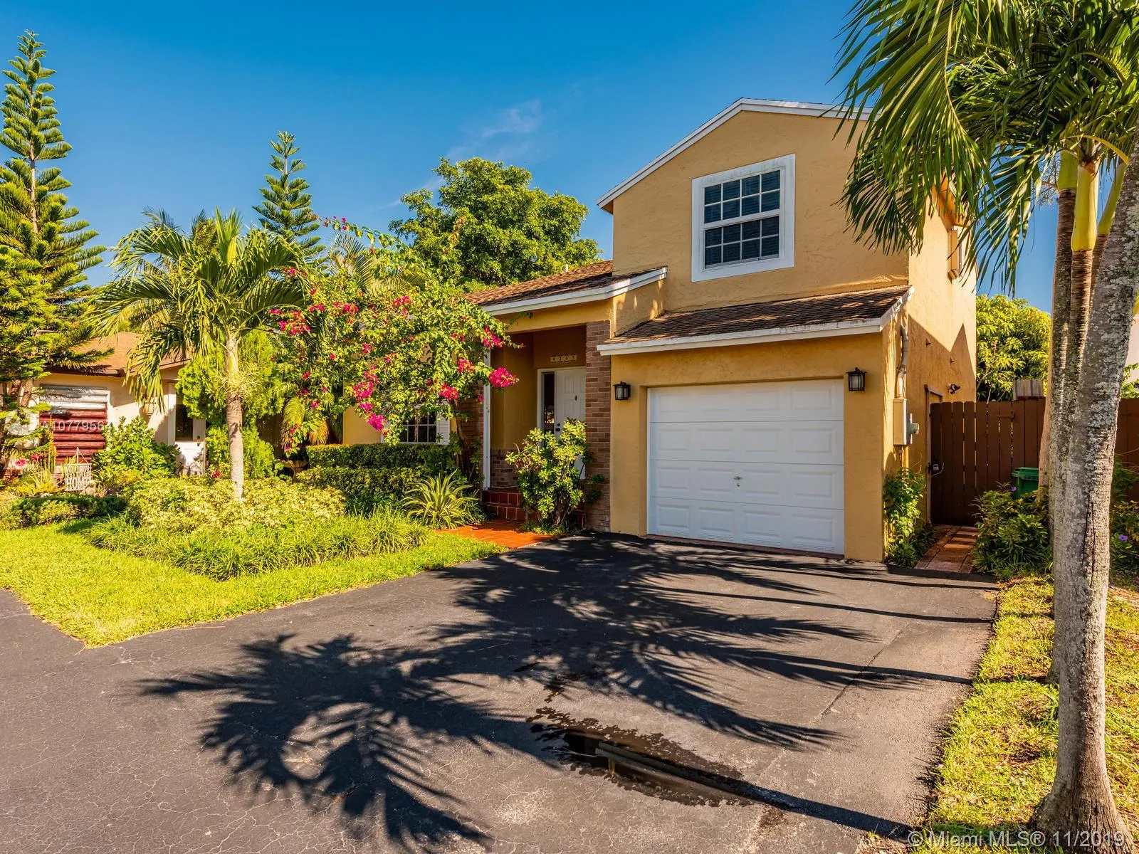 8255 NW 192nd Ter, Hialeah FL 33015