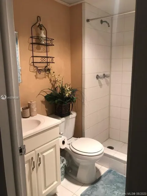 301 Cambridge Rd # 302, Hollywood FL 33024