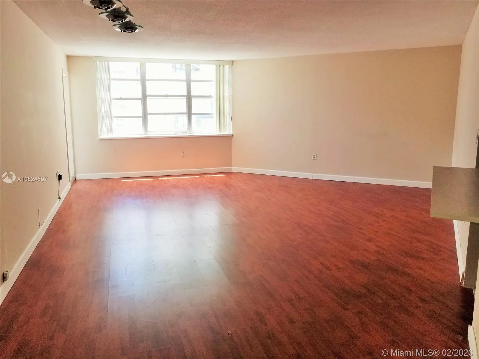 1 bedroom 1 bath for sale at 2750 NE 183rd St # 1212, Aventura FL 33160