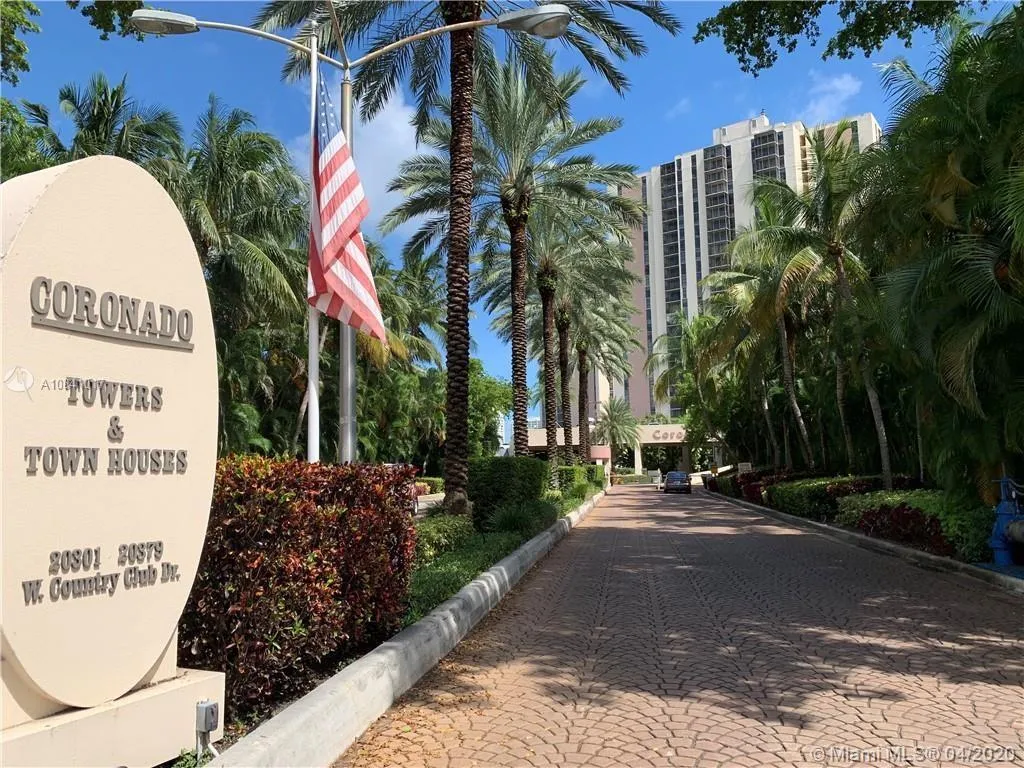 1 bedroom 1 bath for sale at 20379 W Country Club Dr # 1731, Aventura FL 33180