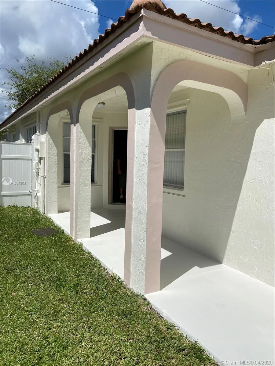 3 bedroom 2 bath for sale at 644 NW 183rd Way, Pembroke Pines FL 33029