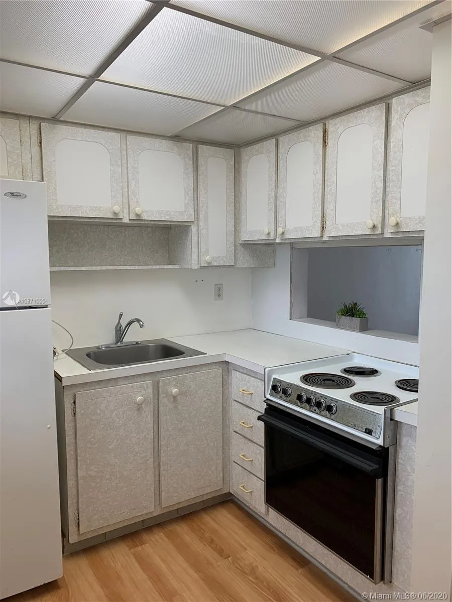 2930 Point East Dr # E610, Aventura FL 33160