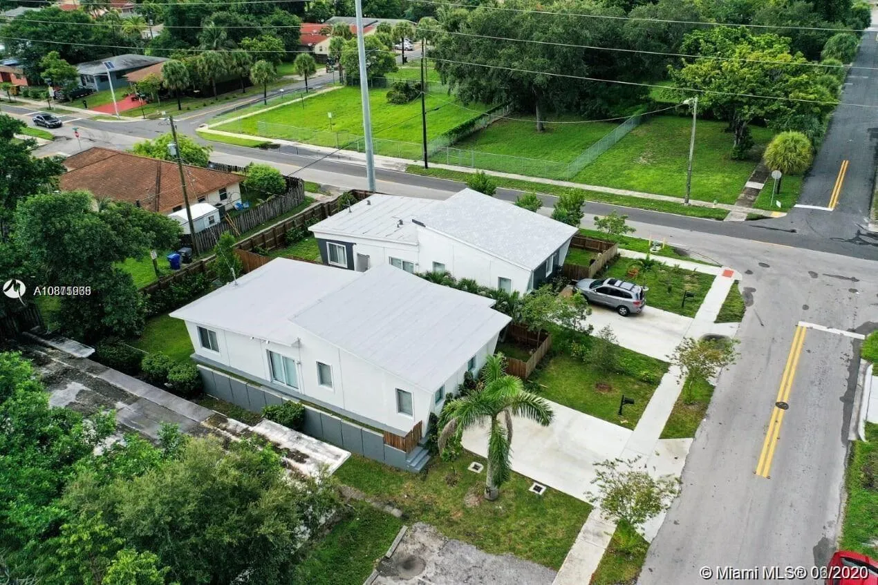 2 bedroom 2 bath for sale at 2207 Charleston St, Hollywood FL 33020