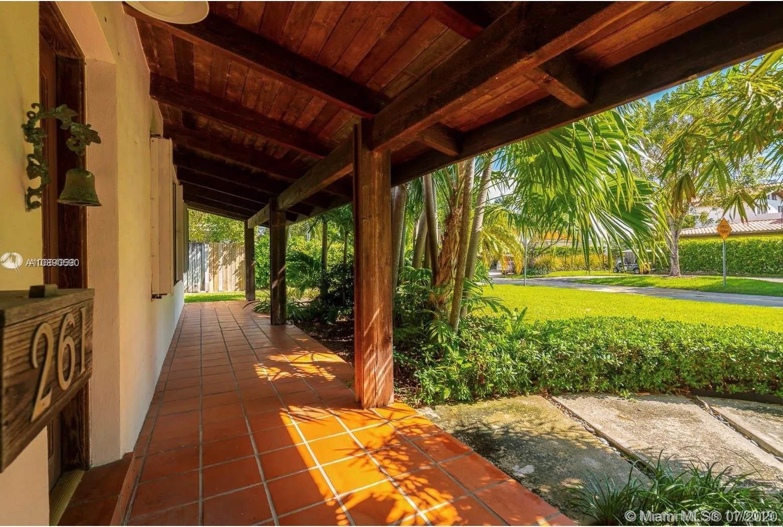 261 Greenwood Dr, Key Biscayne FL 33149