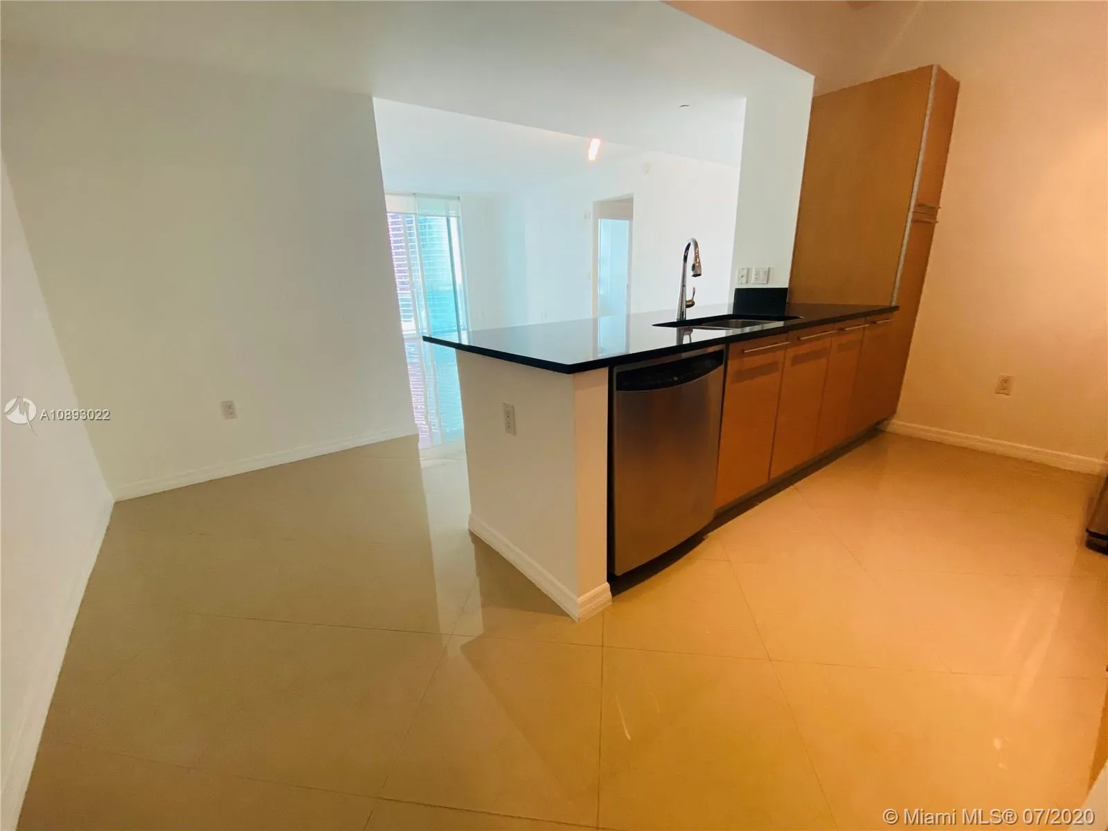 2 bedroom 2 bath for sale at 951 Brickell Ave # 2105, Miami FL 33131