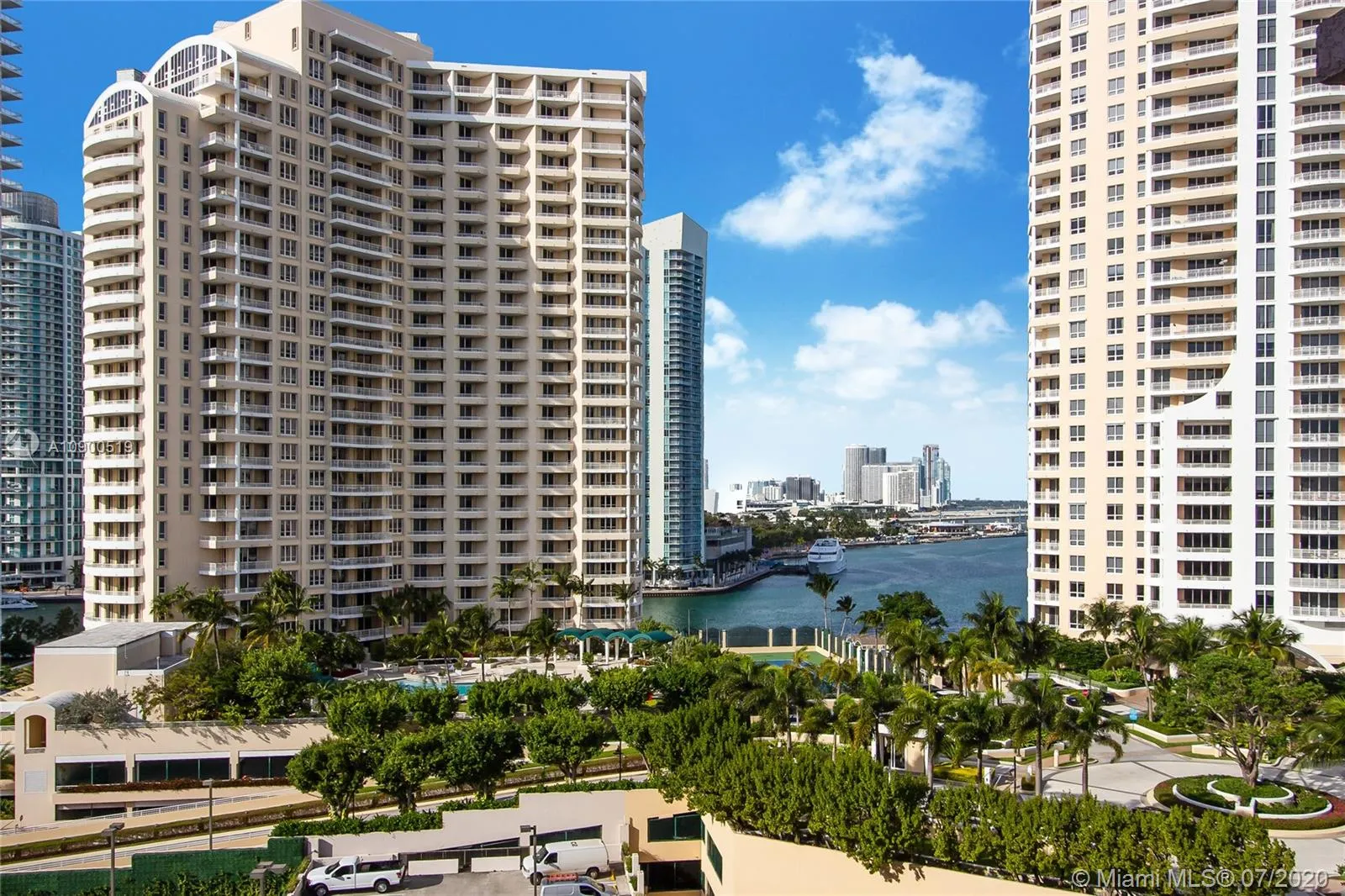 1 bedroom 1 bath for sale at 540 Brickell Key Dr # 1200, Miami FL 33131