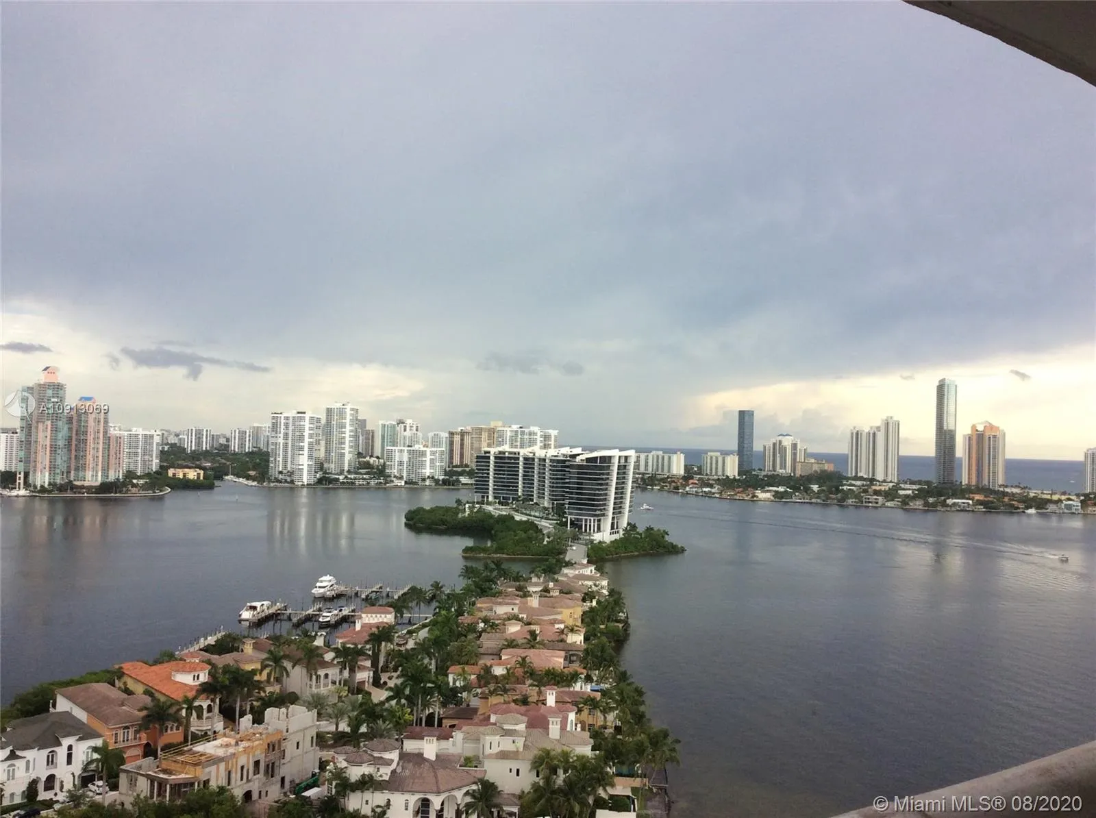 2 bedroom 2 bath for sale at 3000 Island Blvd # 2404, Aventura FL 33160