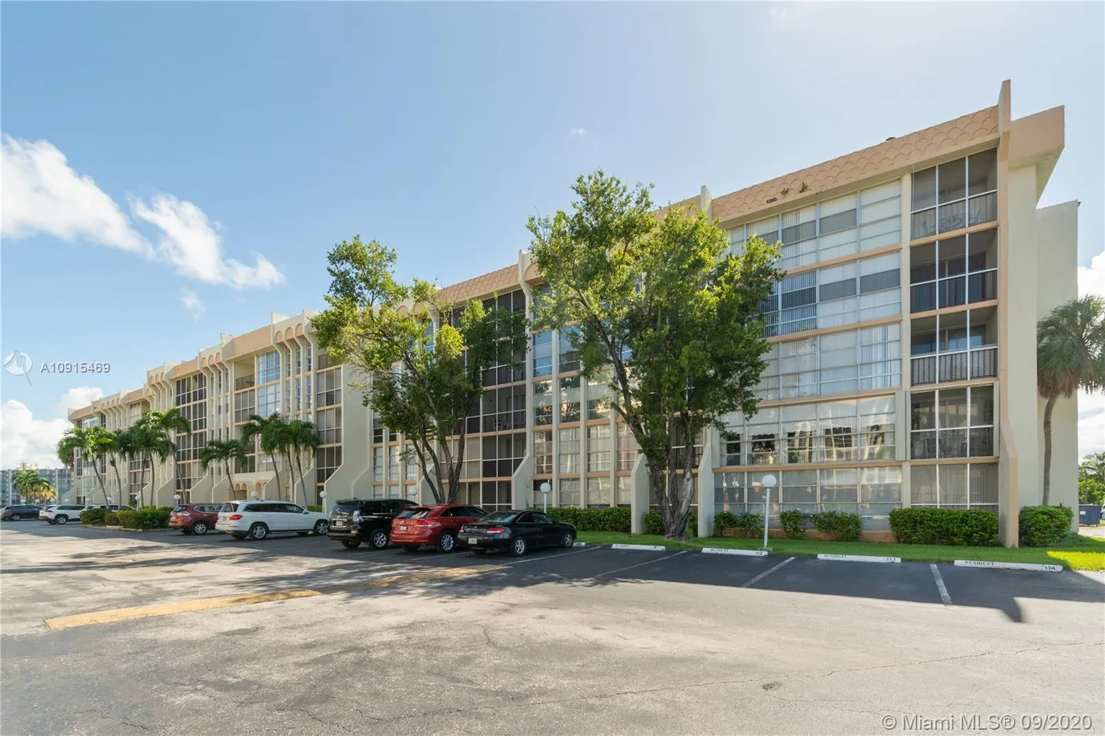 601 Three Islands Blvd # 107, Hallandale Beach FL 33009