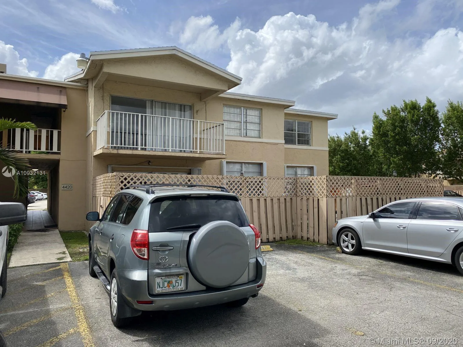 2 bedroom 2 bath for sale at 4420 NW 79th Ave # 1H, Doral FL 33166