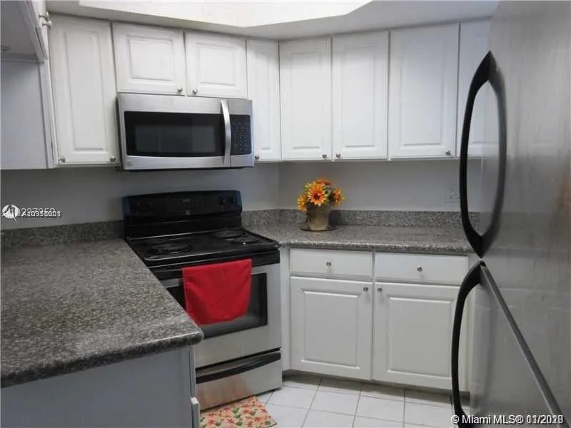 1 bedroom 1 bath for sale at 8235 Lake Dr # 108, Doral FL 33166