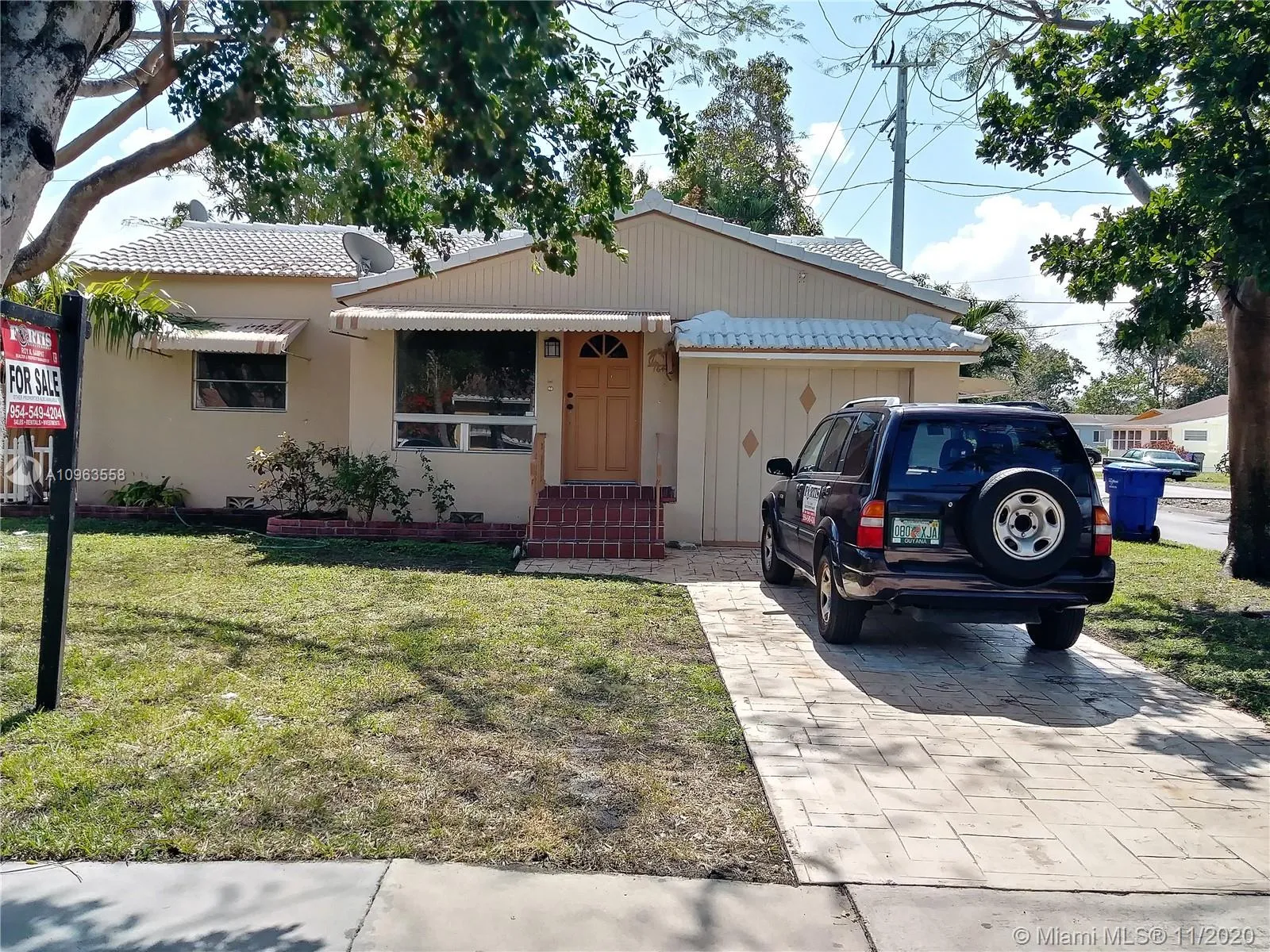 2 bedroom 1 bath for sale at 1644 Arthur St, Hollywood FL 33020