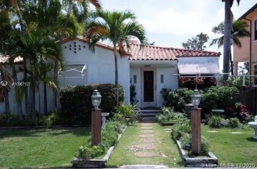 4 bedroom 4 bath for sale at 728 Tyler St, Hollywood FL 33019