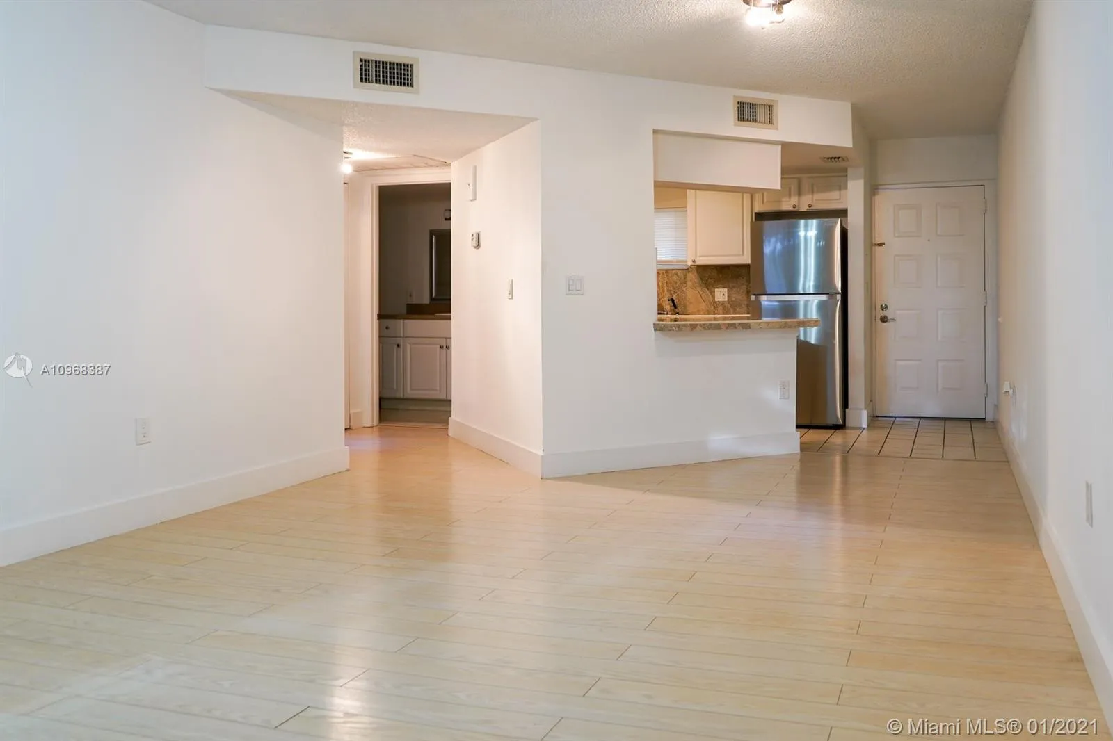 1 bedroom 1 bath for sale at 8333 Lake Dr # 302, Doral FL 33166