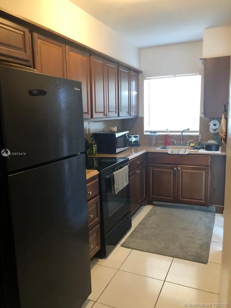 141 NE 10th Ave # 28C, Hallandale Beach FL 33009