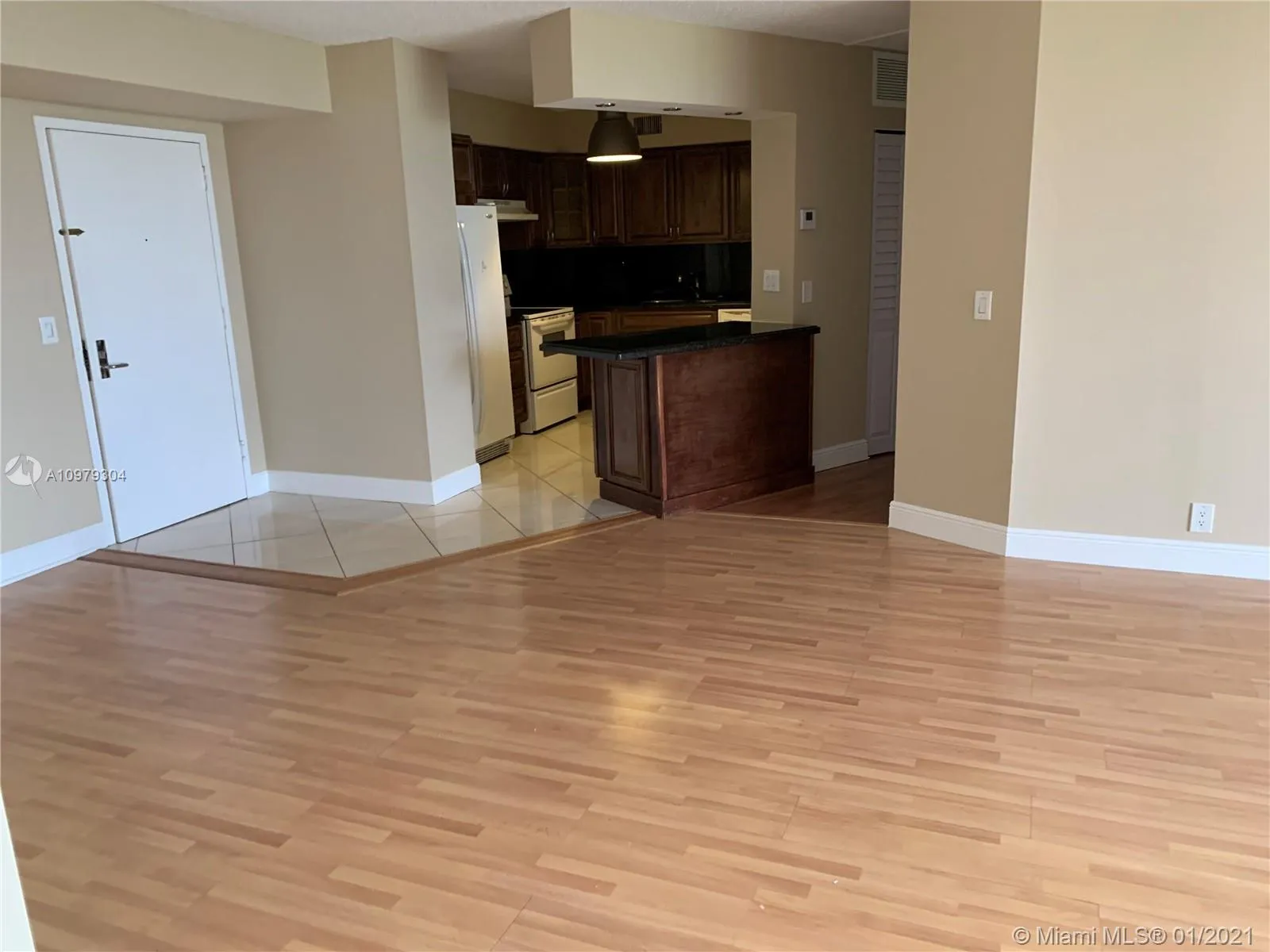 2 bedroom 2 bath for sale at 3400 NE 192nd St # 1607, Aventura FL 33180