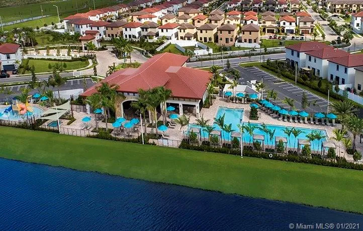 10521 W 35th Way, Hialeah FL 33018