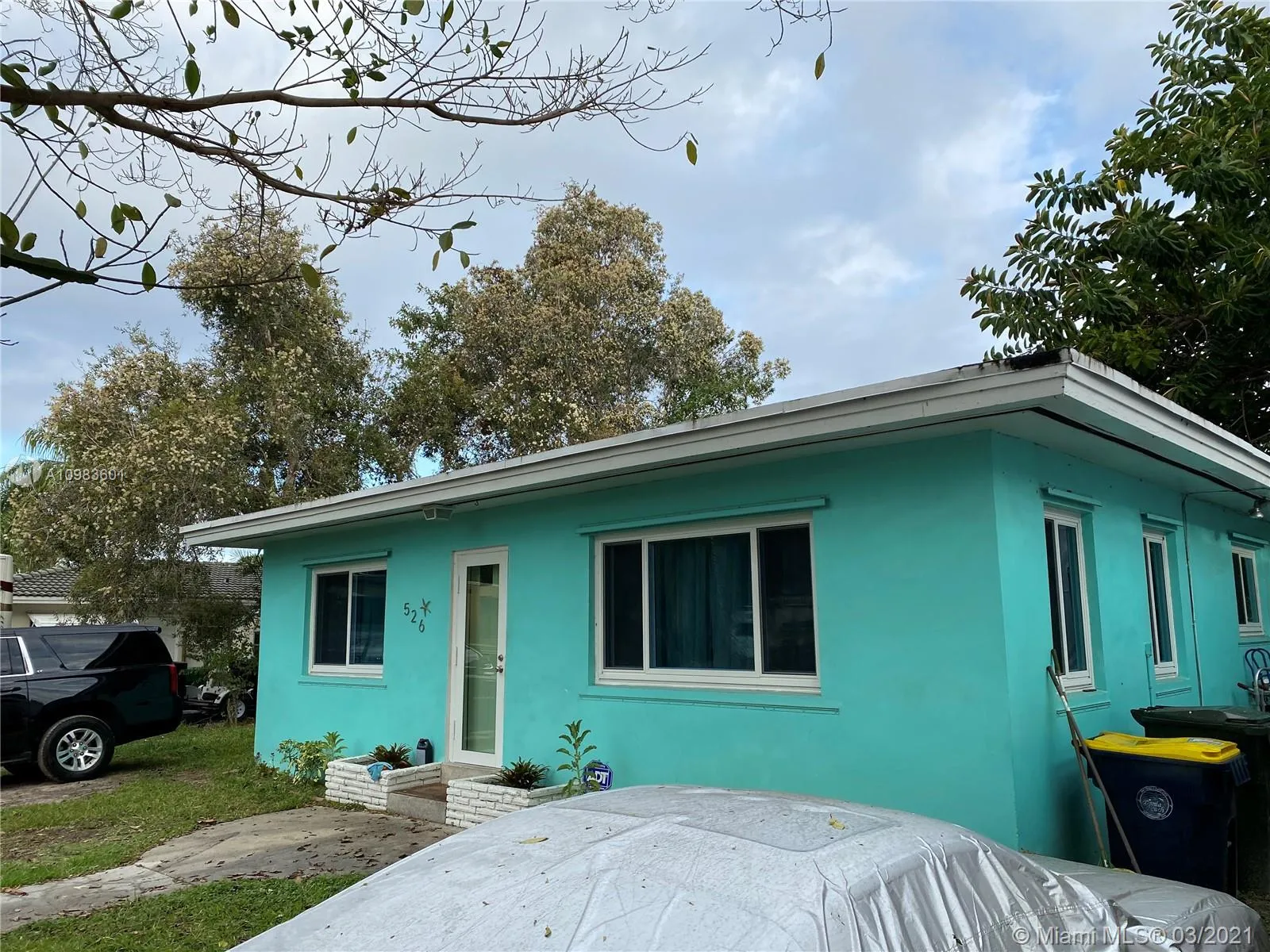 2 bedroom 1 bath for sale at 526 NW 7th St, Dania Beach FL 33004