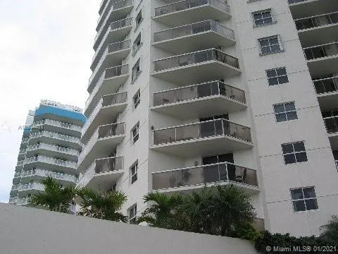 5880 Collins Ave # 403, Miami Beach FL 33140
