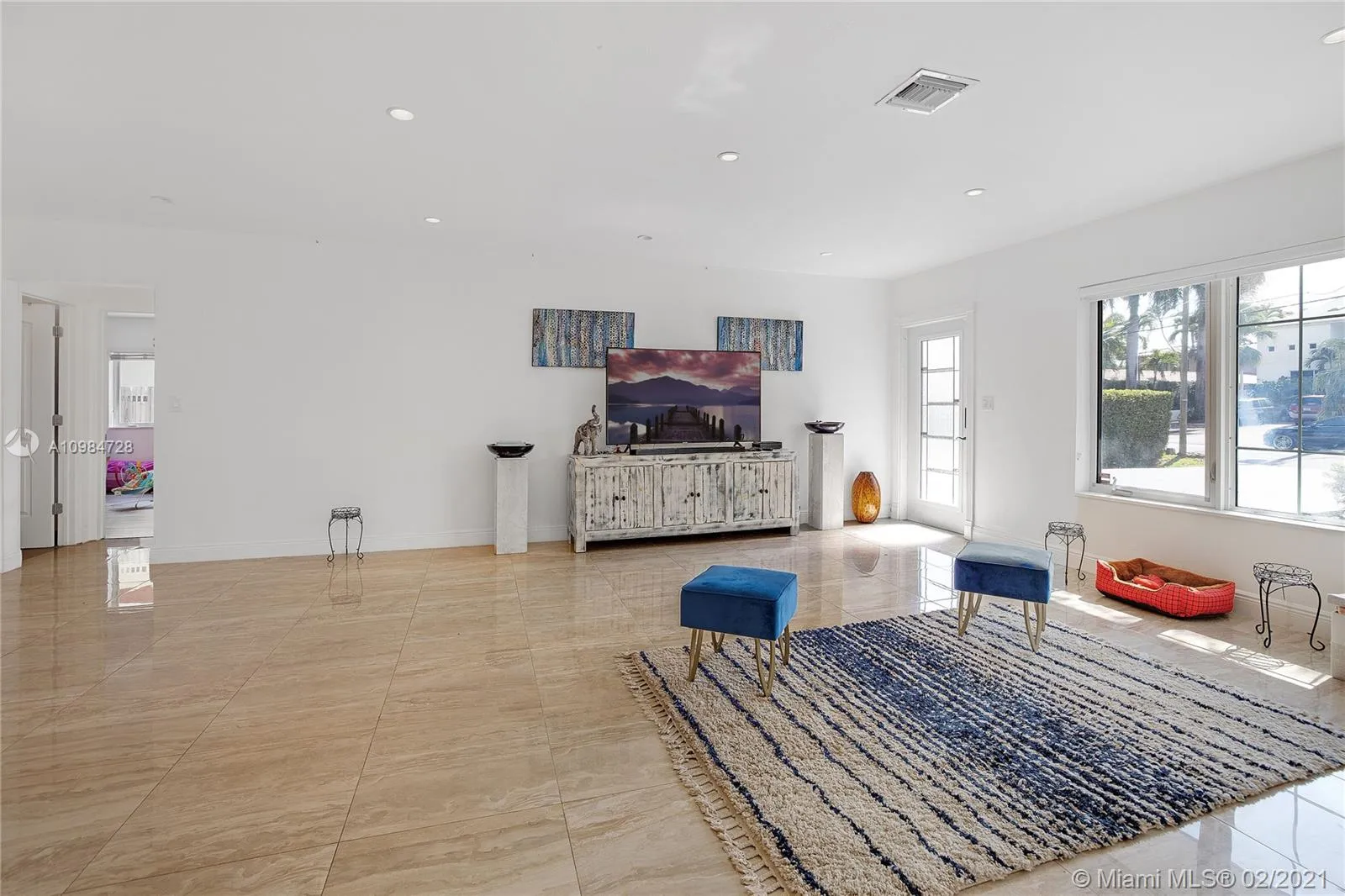 937 N Northlake Dr, Hollywood FL 33019