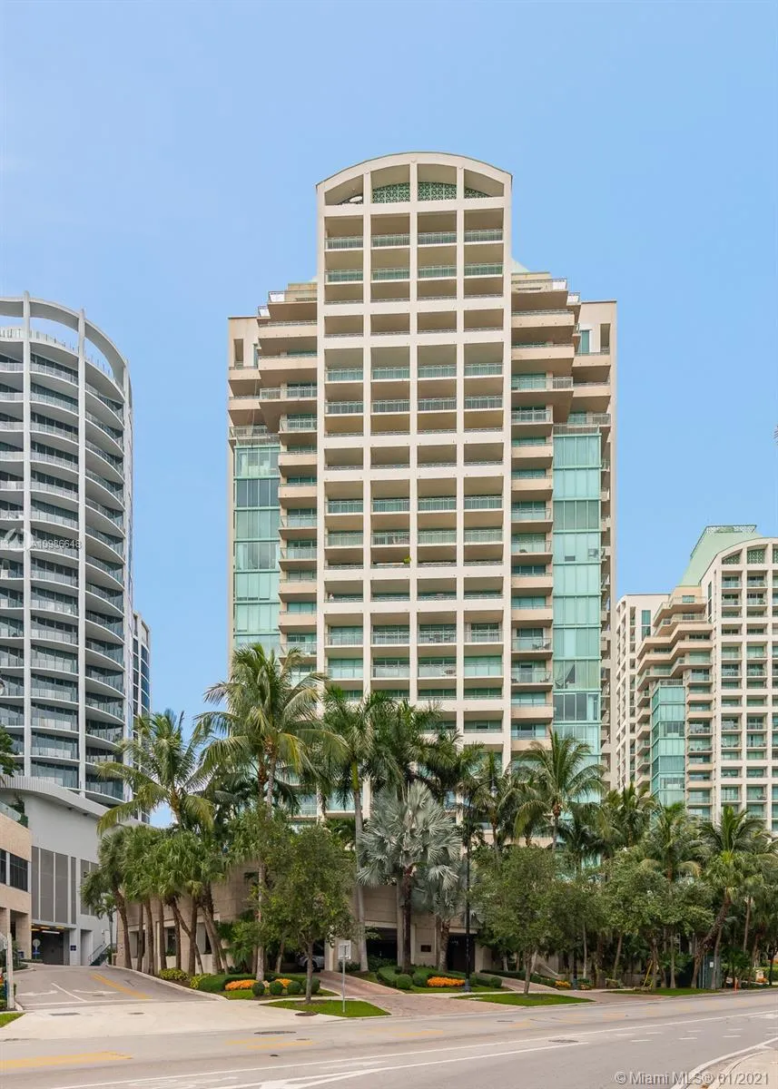 2 bedroom 2 bath for sale at 3400 SW 27th Ave # 1904, Coconut Grove FL 33133