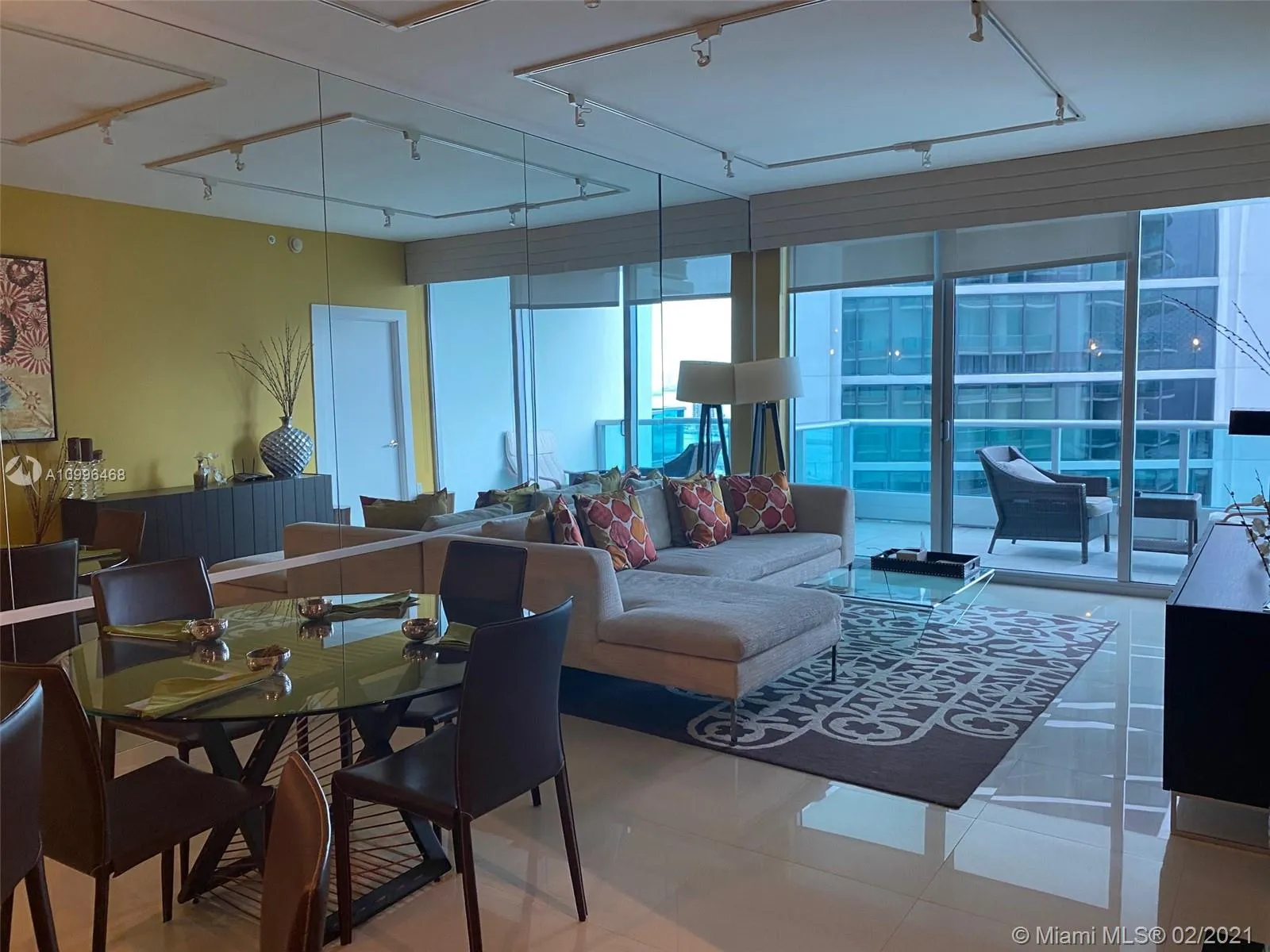1 bedroom 2 bath for sale at 900 Biscayne Blvd # 2410, Miami FL 33132