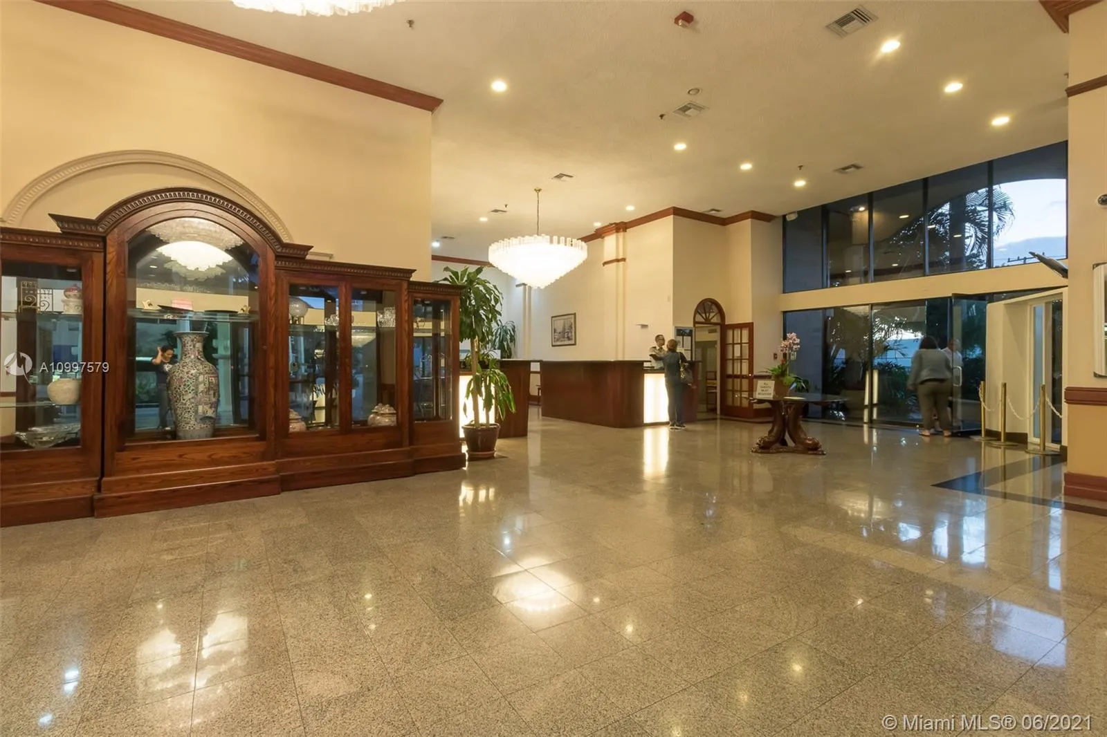 7601 E Treasure Dr # 1415, North Bay Village FL 33141