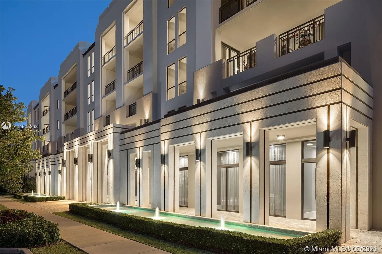 2 bedroom 2 bath for sale at 718 Valencia Ave # 206, Coral Gables FL 33134