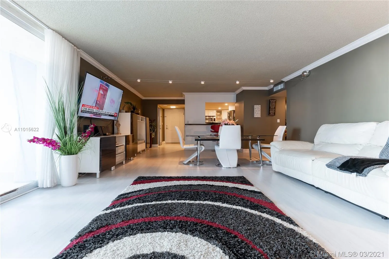 2 bedroom 2 bath for sale at 100 Bayview Dr # 505, Sunny Isles Beach FL 33160