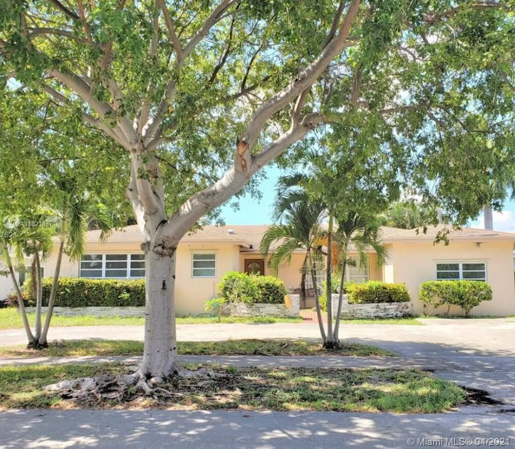 5 bedroom 4 bath for sale at 19610 NE 19th Pl, Miami FL 33179