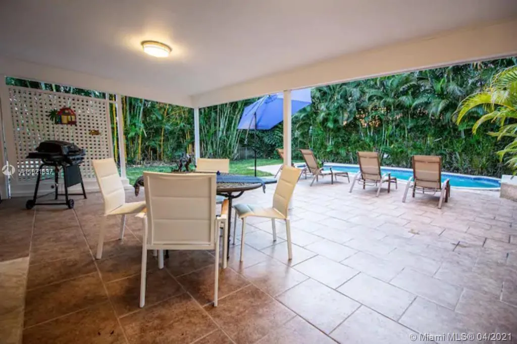 19610 NE 19th Pl, Miami FL 33179