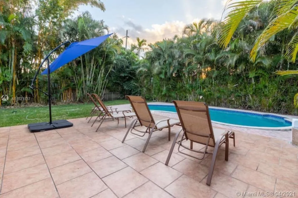 19610 NE 19th Pl, Miami FL 33179