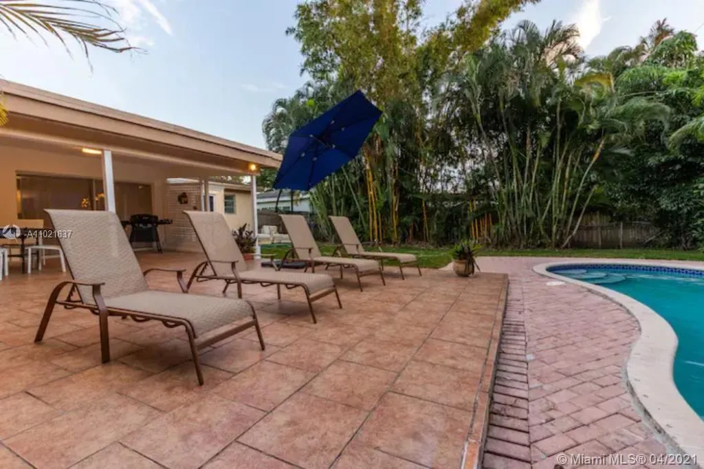 19610 NE 19th Pl, Miami FL 33179