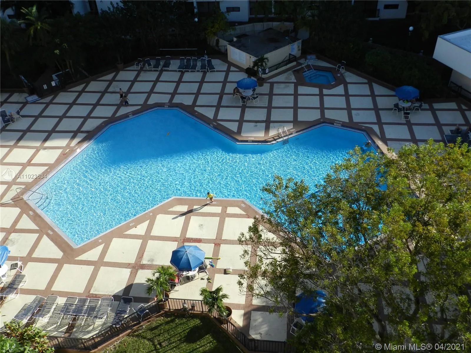 2 bedroom 2 bath for sale at 17021 N Bay Rd # 414, Sunny Isles Beach FL 33160