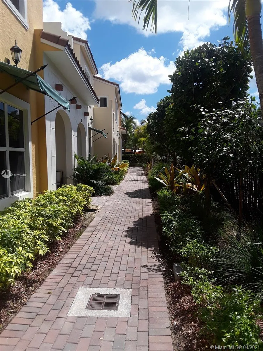 1732 NW 124th Pl, Pembroke Pines FL 33028