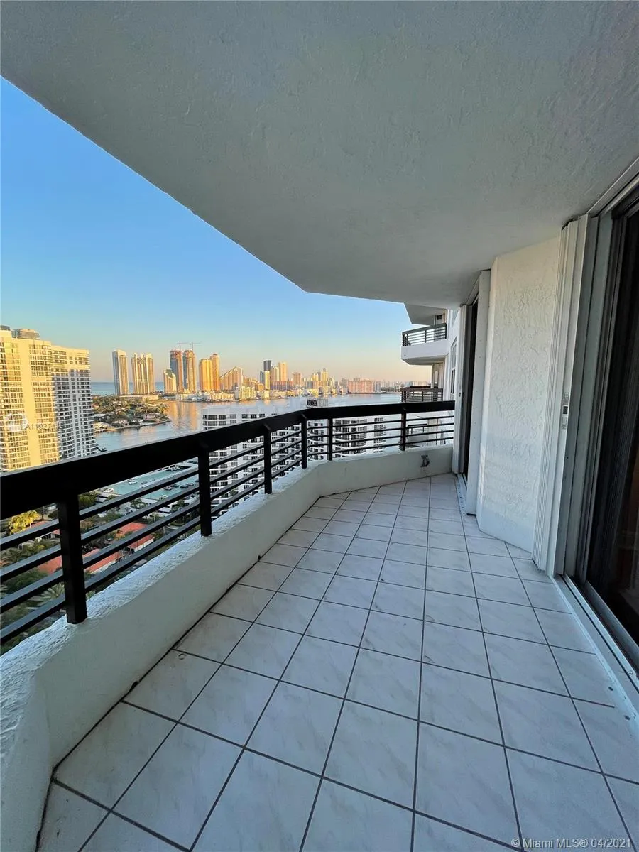 2 bedroom 2 bath for sale at 3500 Mystic Pointe Dr # 2507, Aventura FL 33180