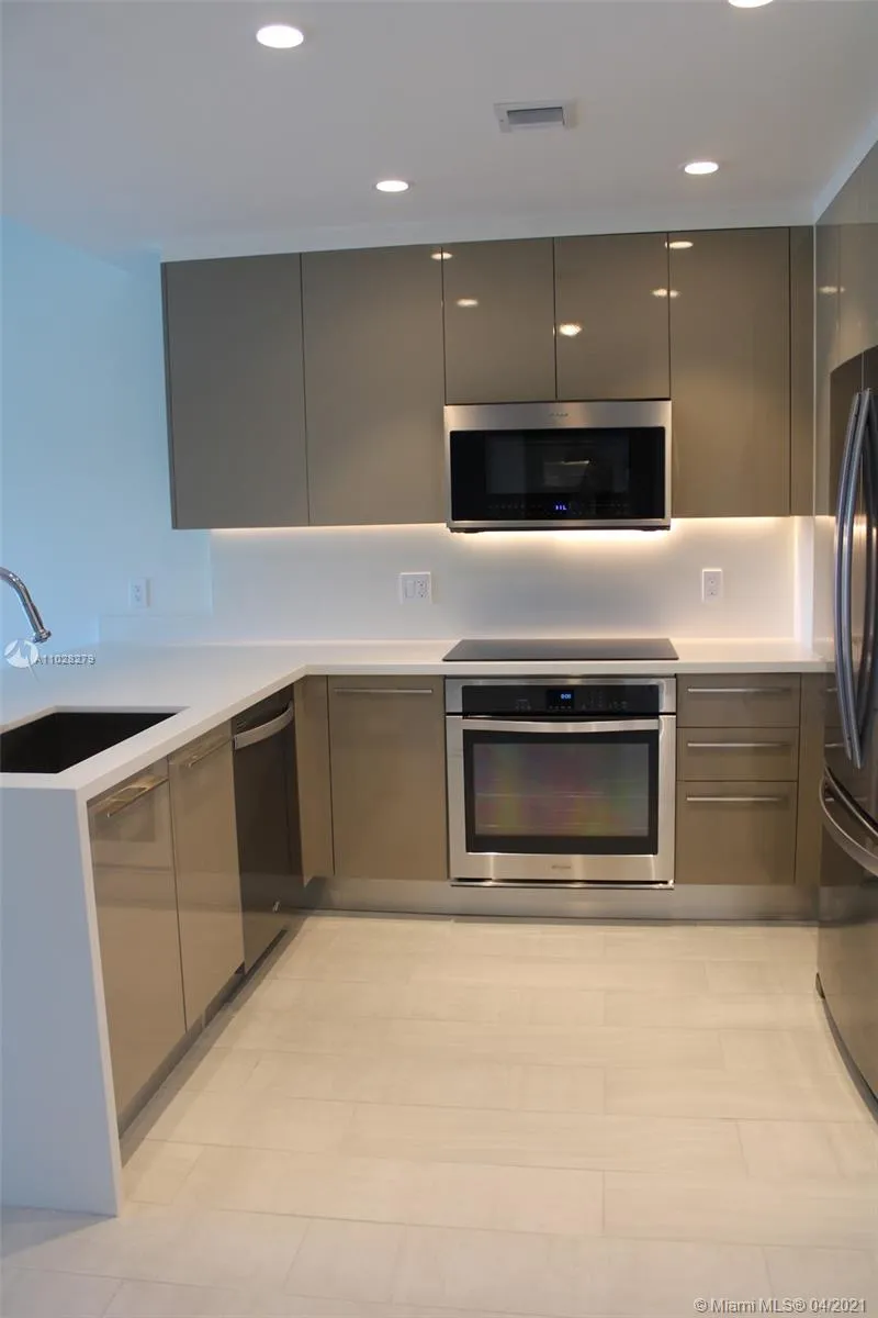 2000 Metropica Way # 202, Sunrise FL 33323