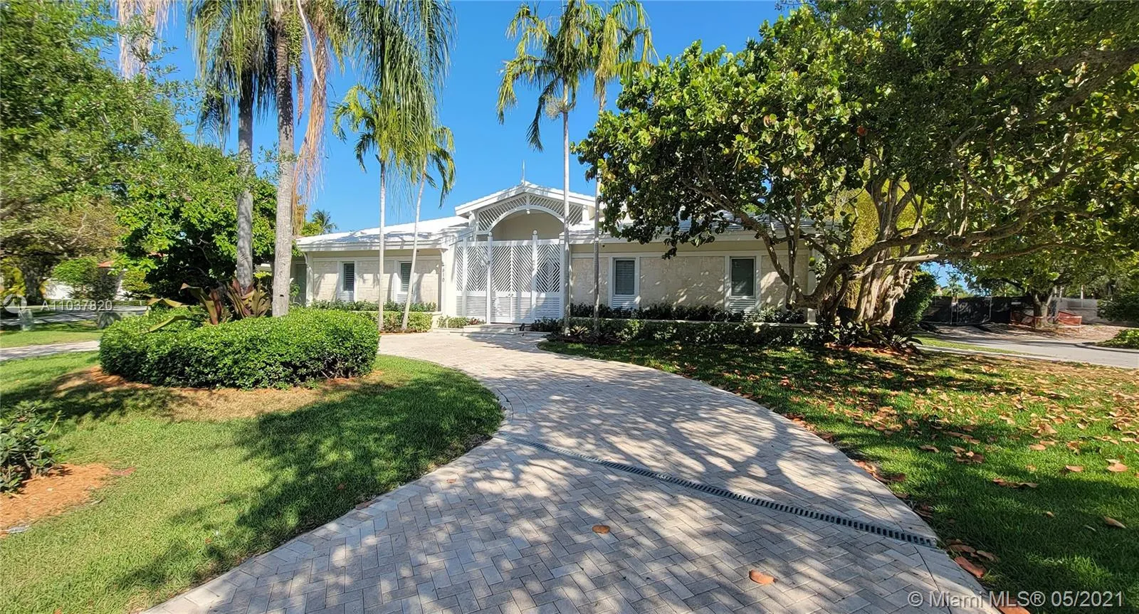 4 bedroom 4 bath for sale at 610 Reinante Ave, Coral Gables FL 33156