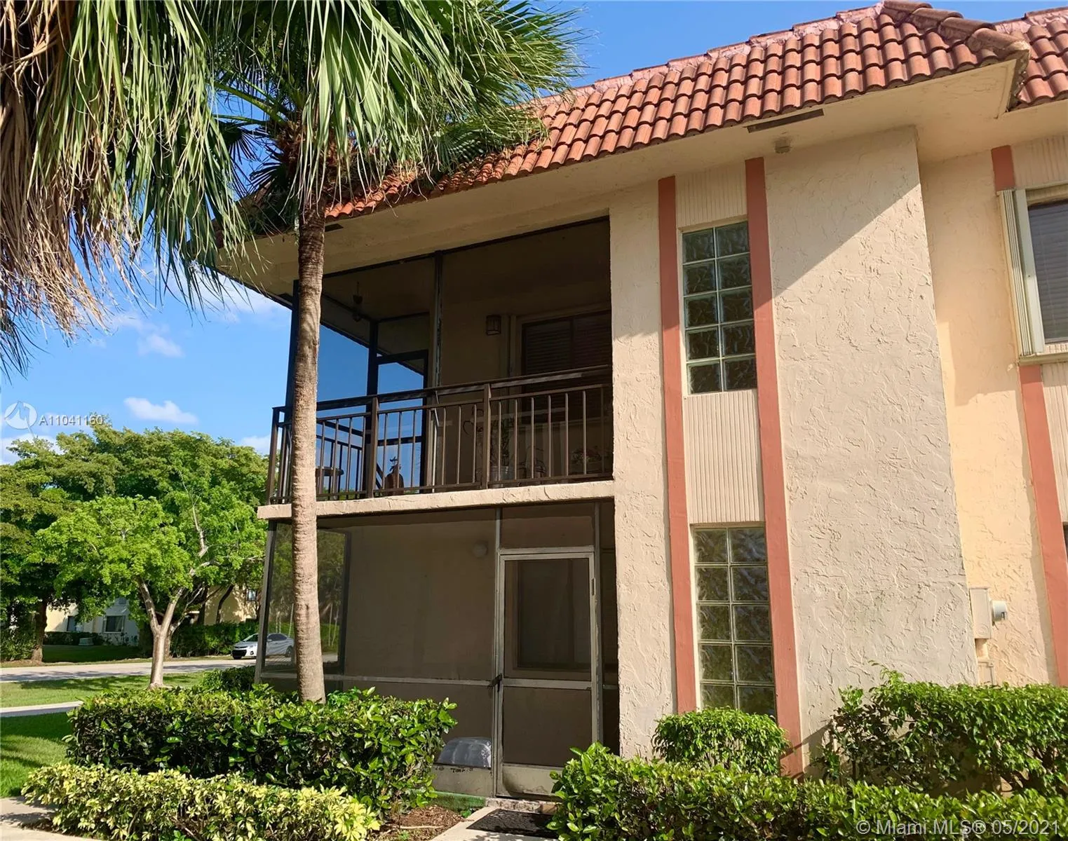 2 bedroom 2 bath for sale at 399 Lakeview Dr # 101, Weston FL 33326