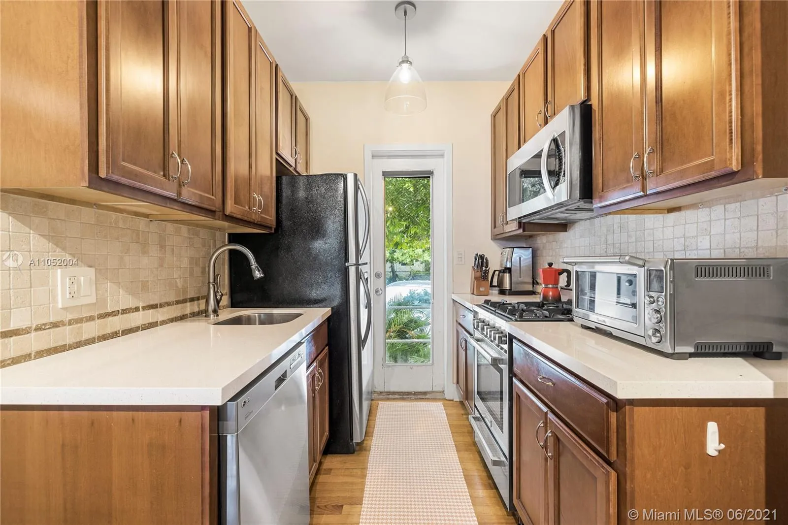 935 10th St # 2, Miami Beach FL 33139