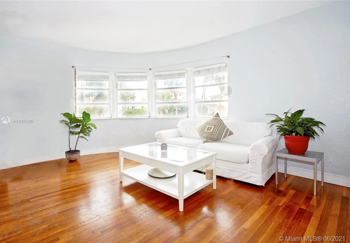 2 bedroom 2 bath for sale at 760 Euclid Ave # 201, Miami Beach FL 33139