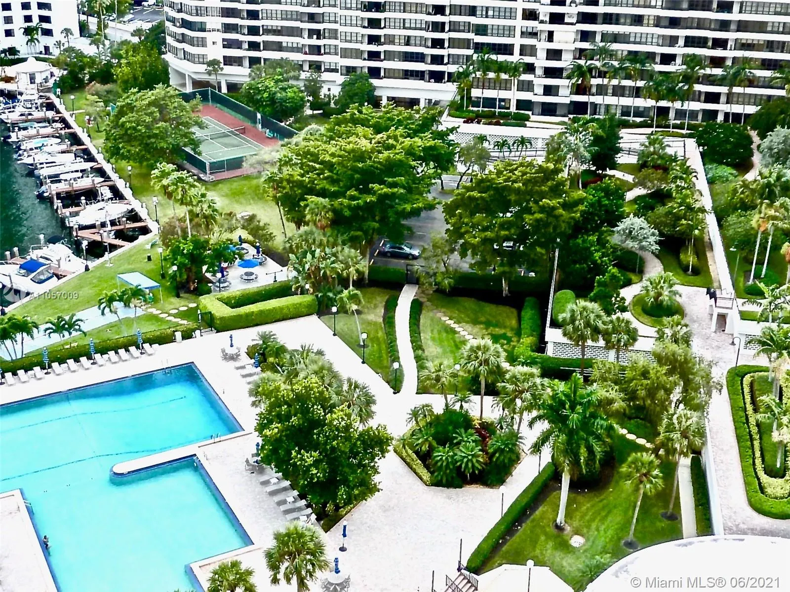 2500 Parkview Dr # 2020, Hallandale Beach FL 33009