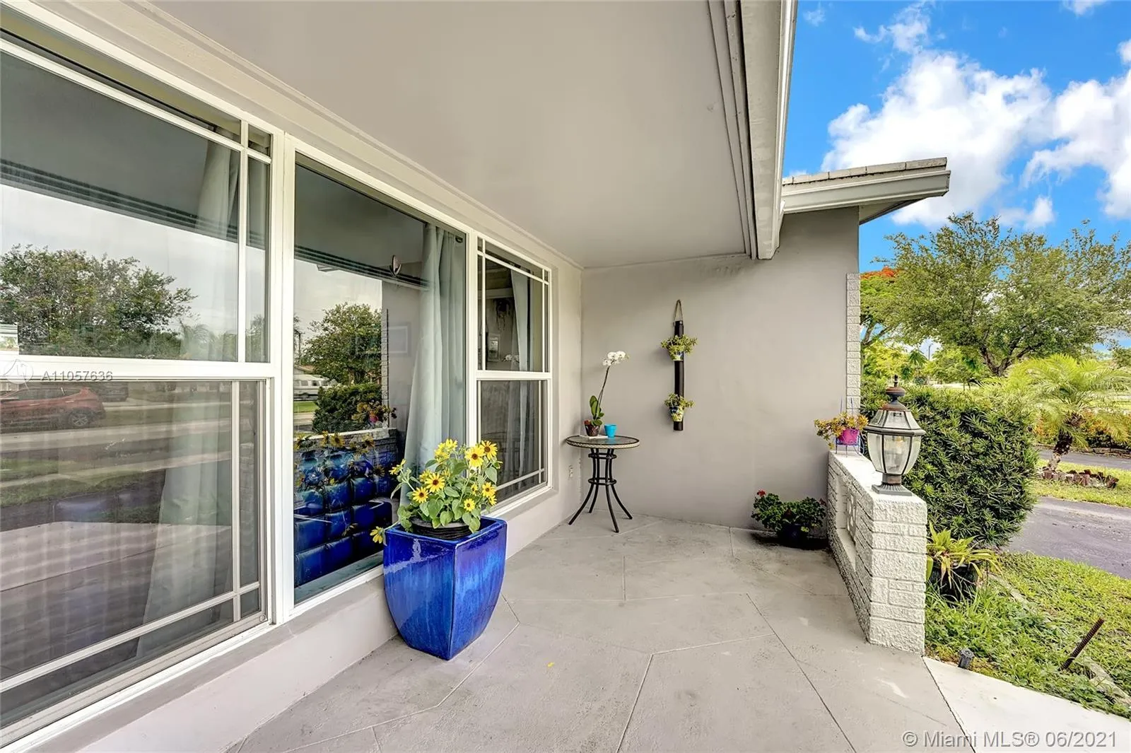 714 S Rainbow Dr, Hollywood FL 33021