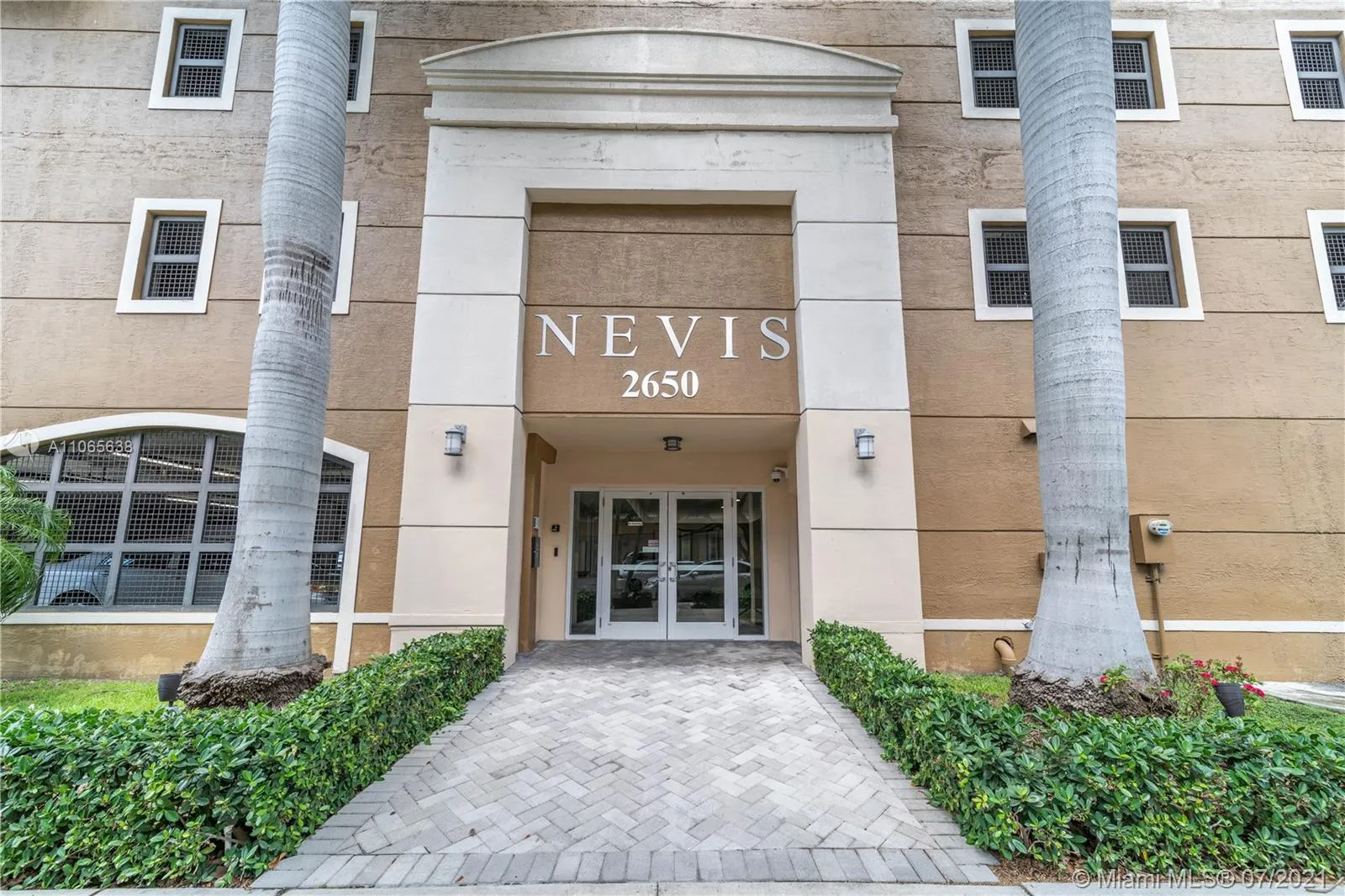 1 bedroom 1 bath for sale at 2650 SW 37th Ave # 906, Miami FL 33133