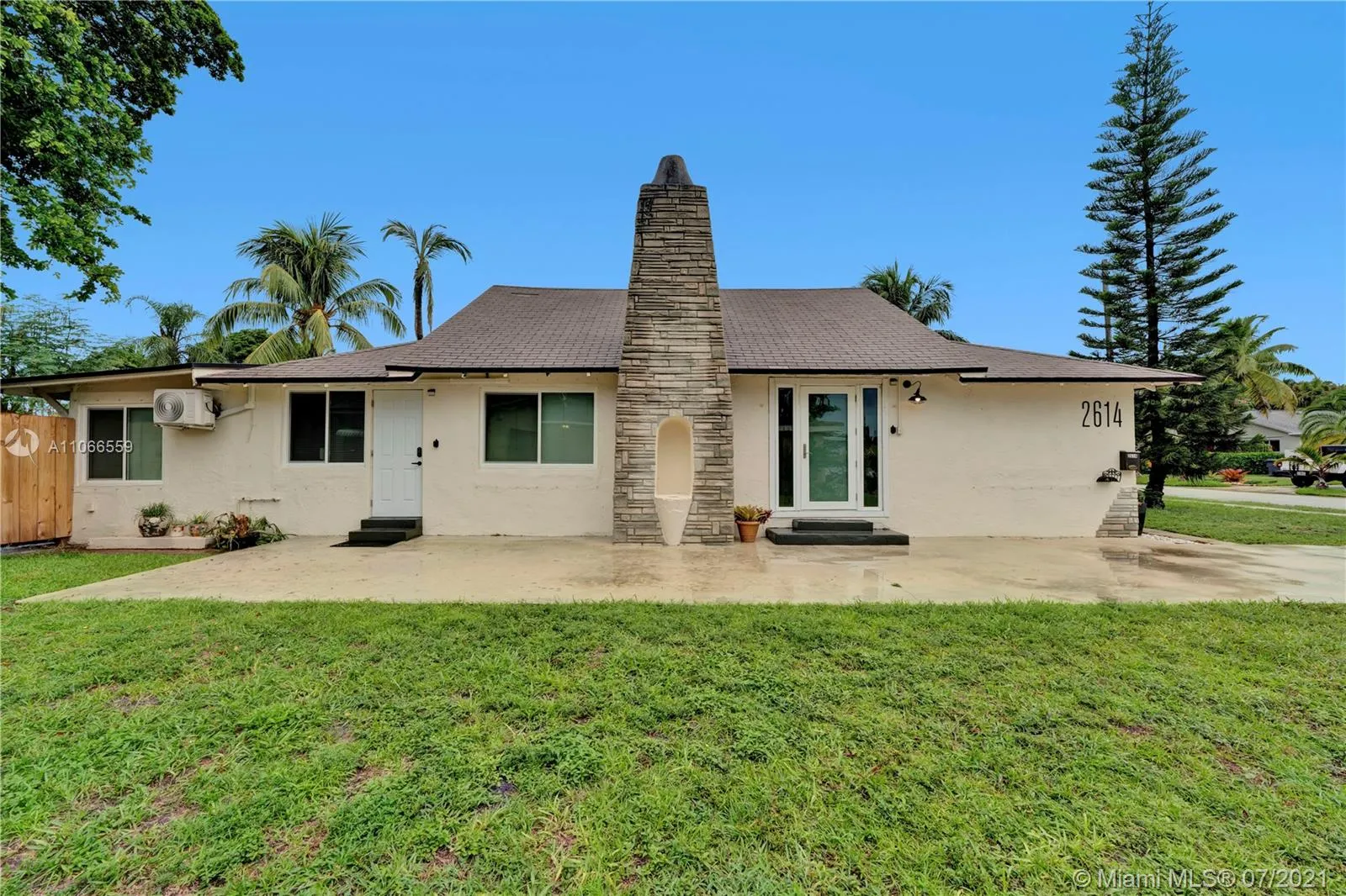 2614 Monroe St, Hollywood FL 33020