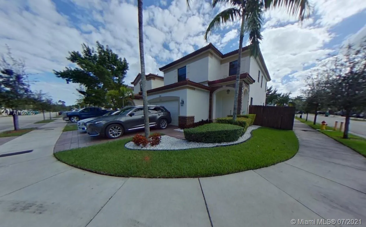 3 bedroom 2 bath for sale at 10086 NW 89th Ter, Doral FL 33178