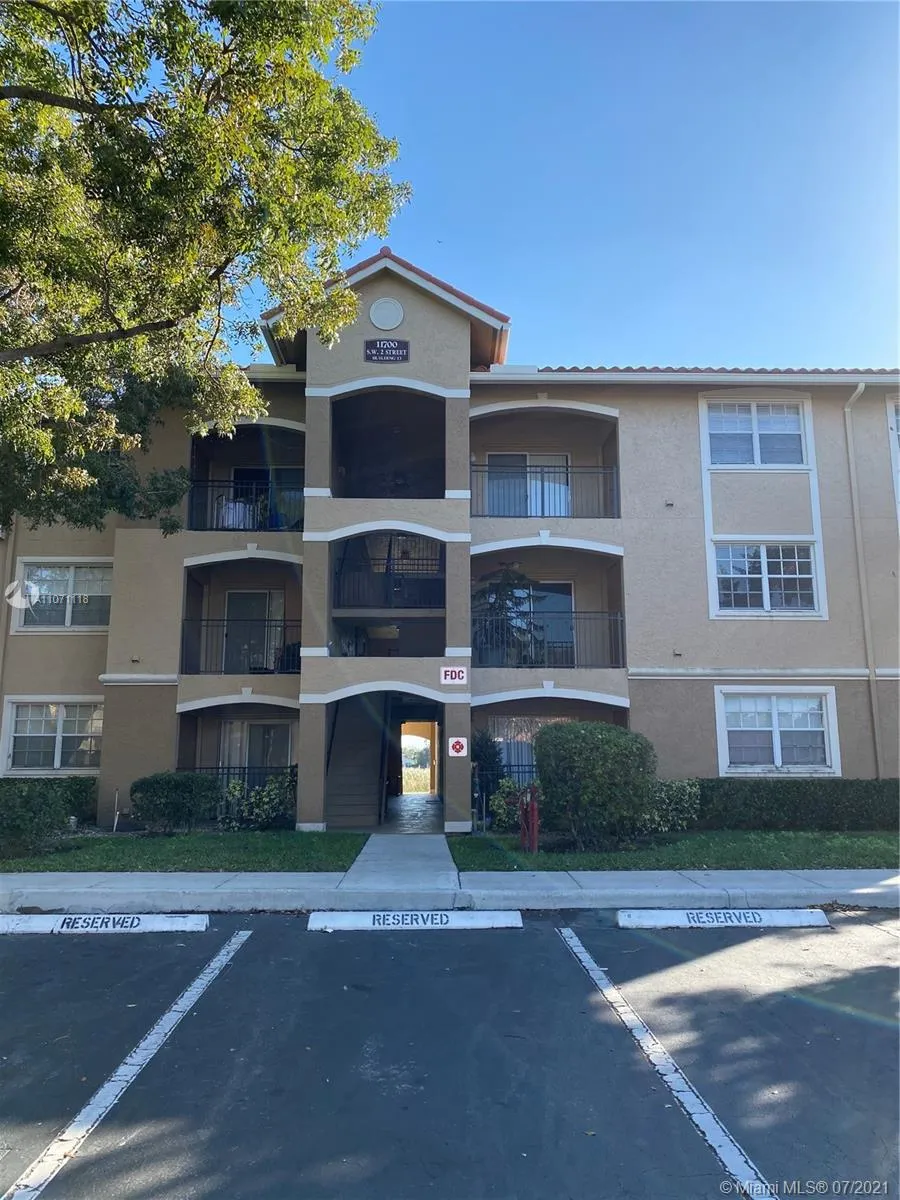 2 bedroom 2 bath for sale at 11700 SW 2nd St # 13307, Pembroke Pines FL 33025