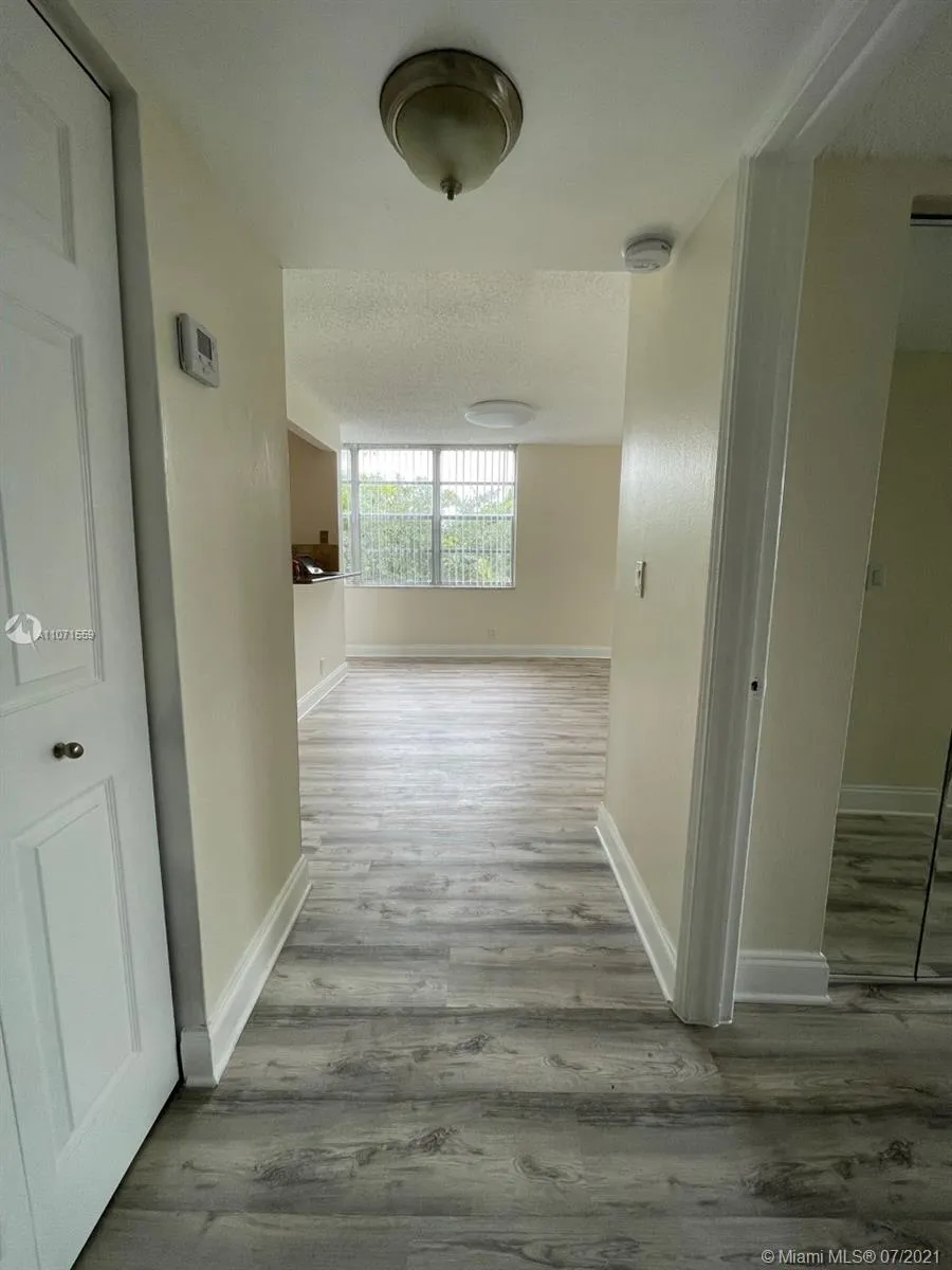 2 bedroom 2 bath for sale at 9471 Evergreen Pl # 401, Davie FL 33324