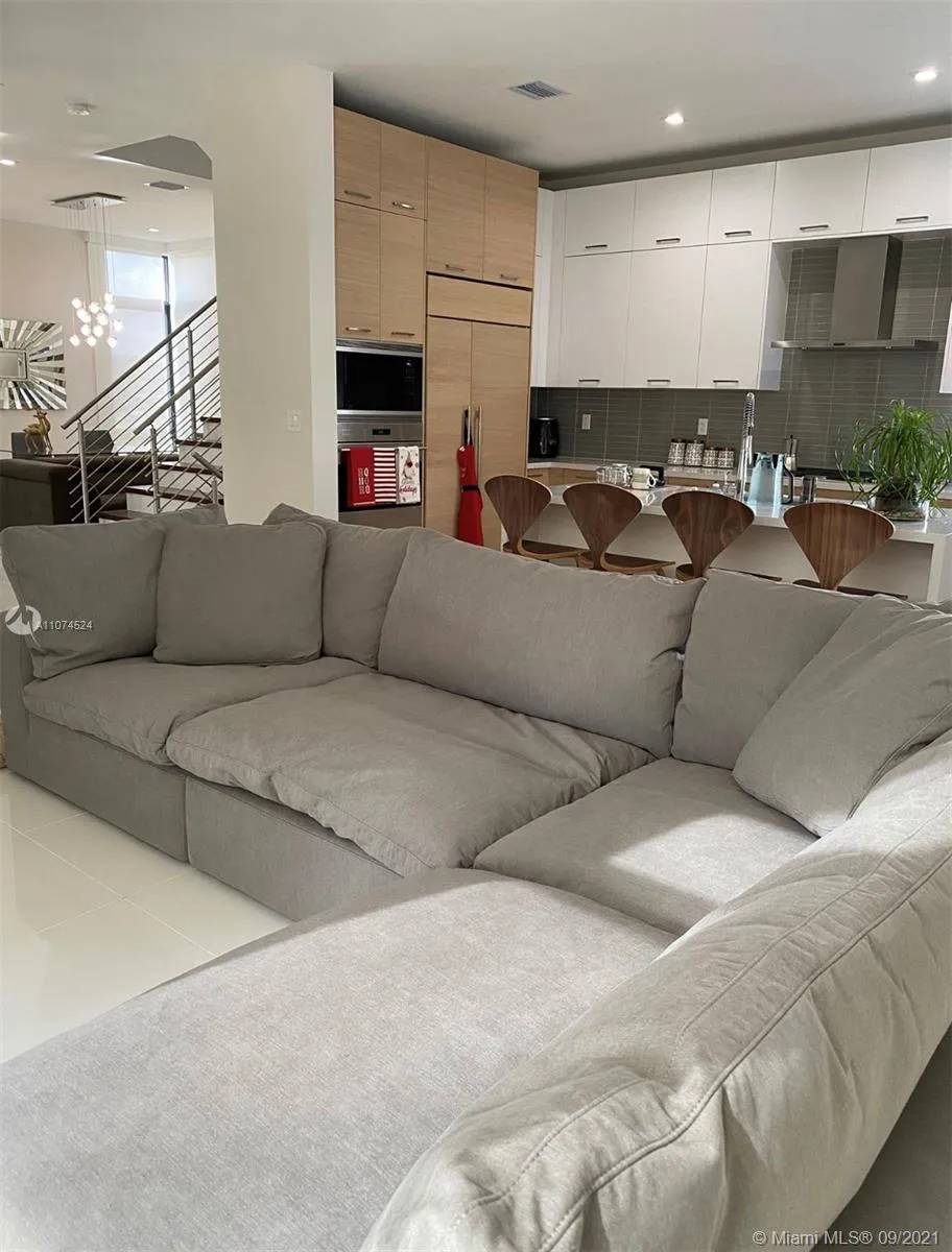 4 bedroom 3 bath for sale at 8264 NW 48th Ter, Doral FL 33166