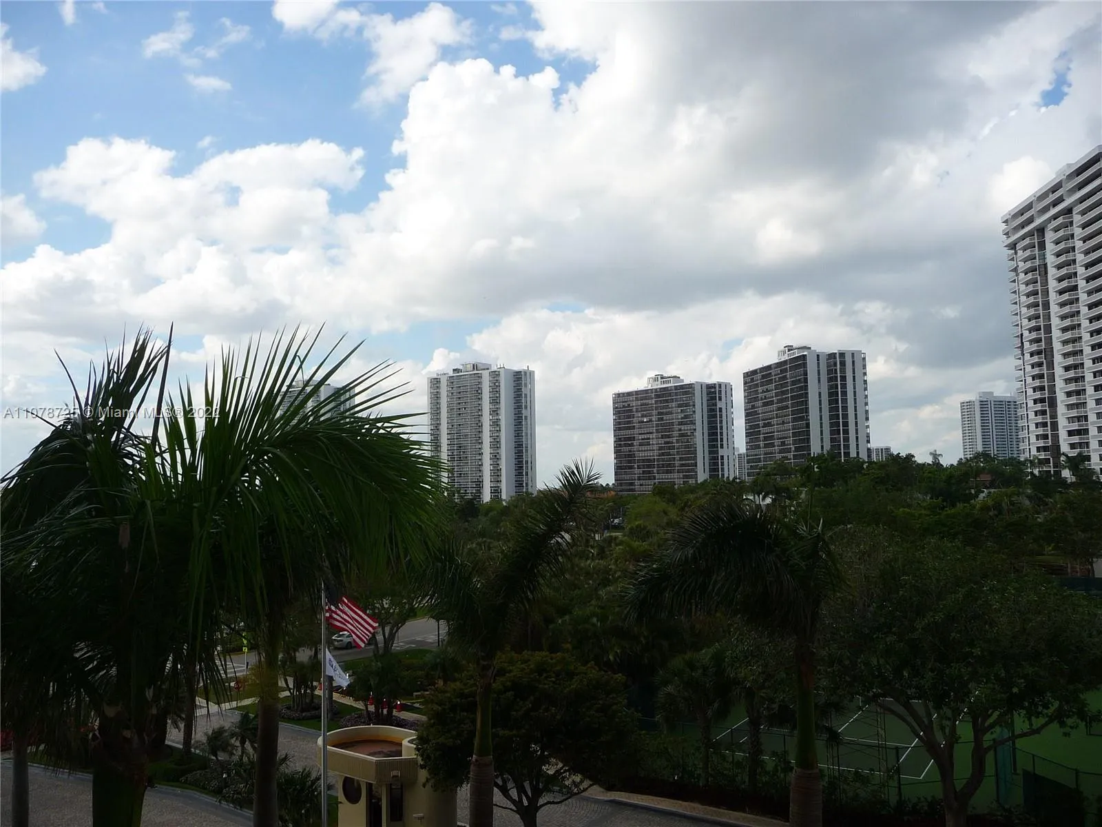 3 bedroom 2 bath for sale at 20185 E Country Club Dr # 407, Aventura FL 33180